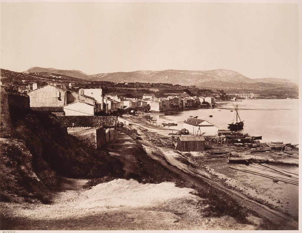 Cette Photo de Bandol (Bnf) prise par Edouard-Denis Baldas est tirée de son album de photos (1859) représentant des sites remarquables du chemin de fer de Marseille à Toulon. (cliquer dessus pour l'agrandir